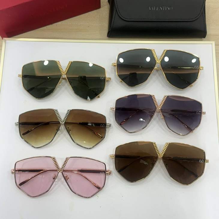 Picture of Valentino Sunglasses _SKUfw65331154fw